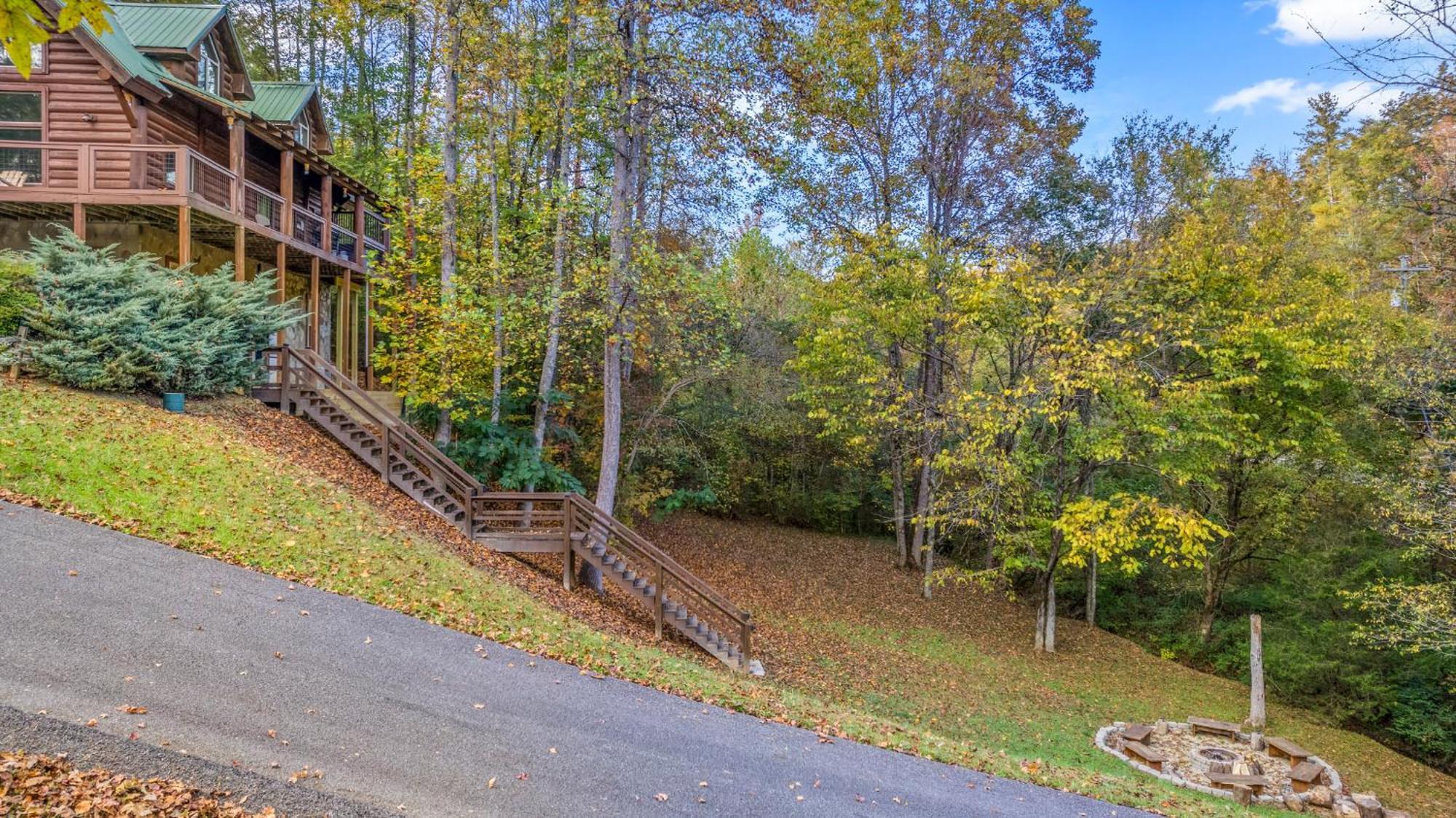 Relaxation Retreat - Pickleball Cabin - Wi-Fi, Fire Pit With Bar, Ev, Game Room, Hot Tub, Pool Access - Mins To Pf Sevierville Exterior foto