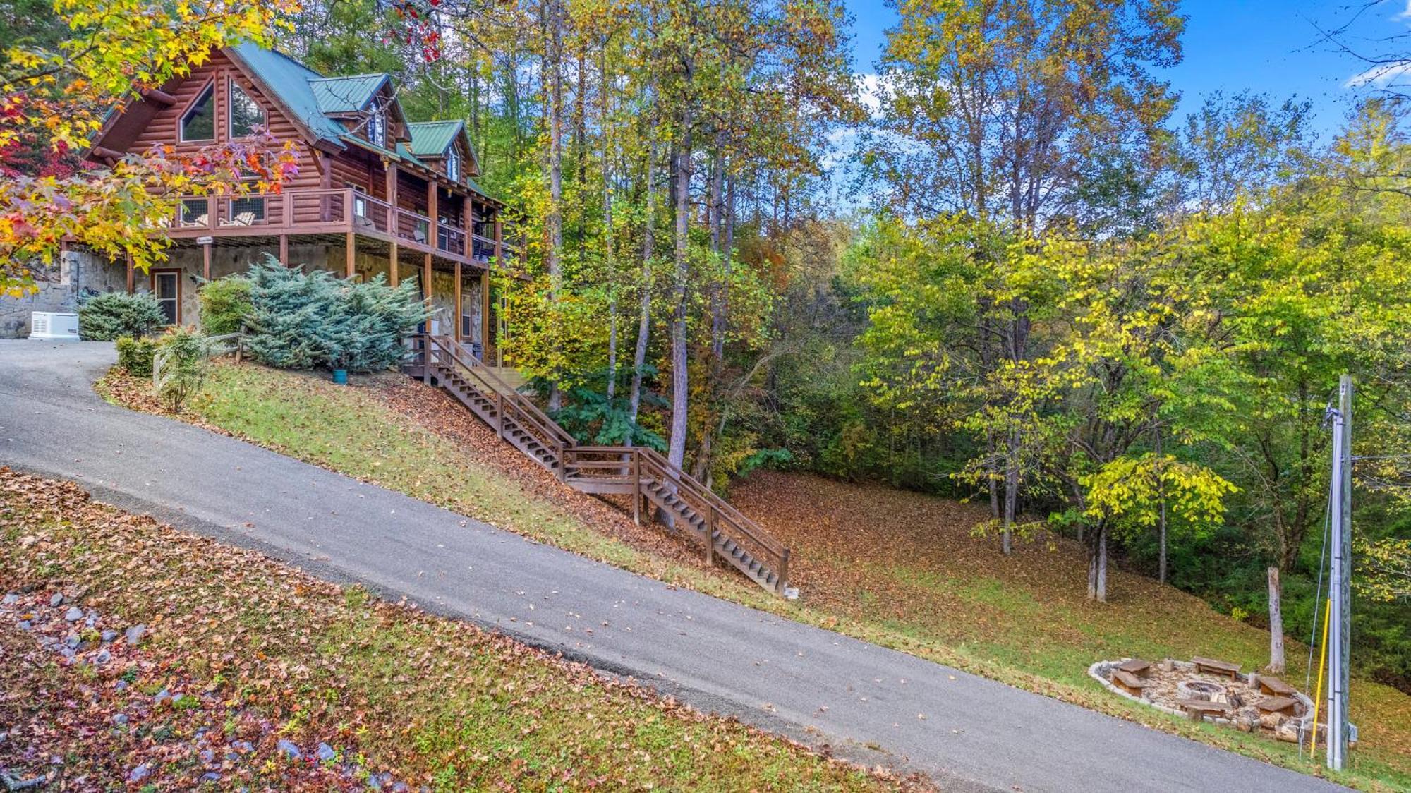 Relaxation Retreat - Pickleball Cabin - Wi-Fi, Fire Pit With Bar, Ev, Game Room, Hot Tub, Pool Access - Mins To Pf Sevierville Exterior foto