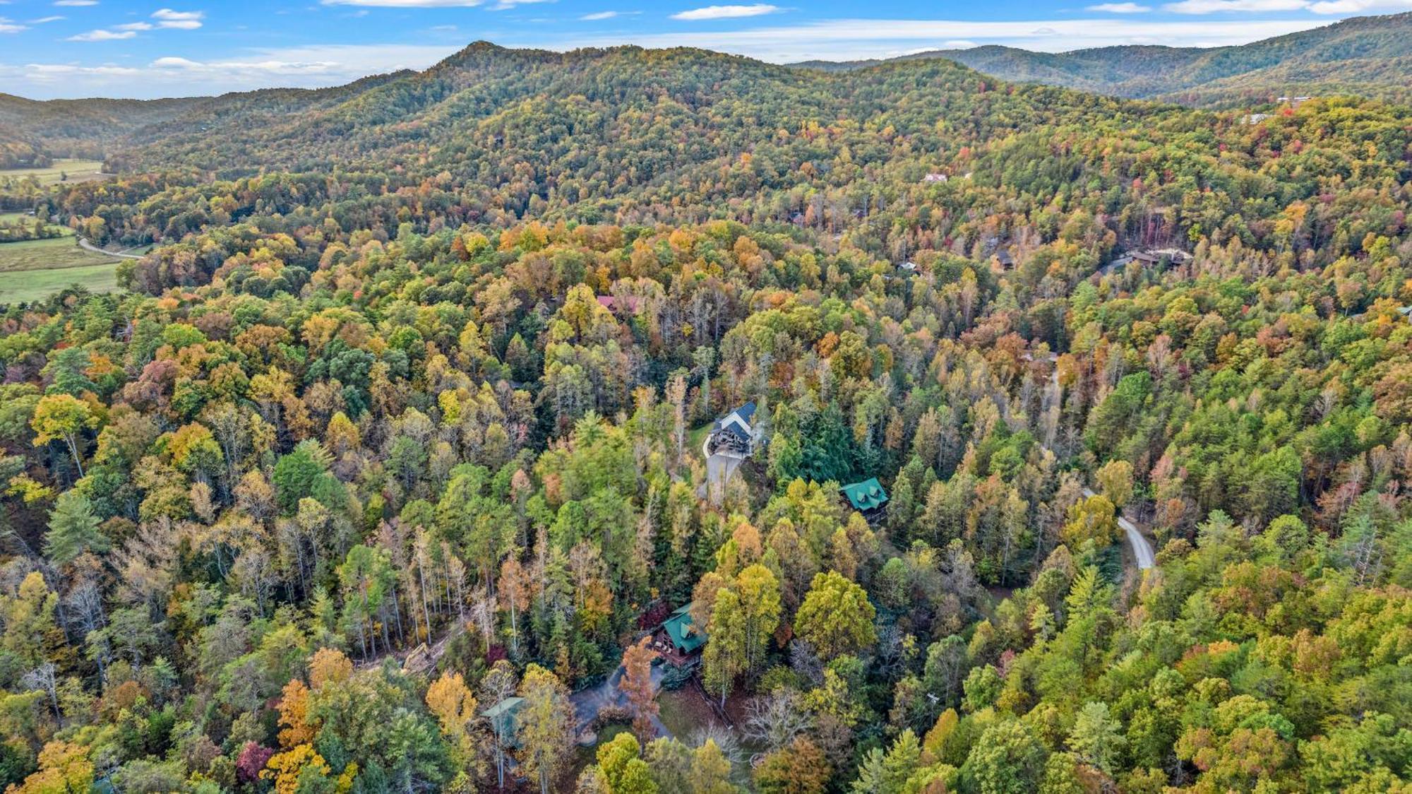 Relaxation Retreat - Pickleball Cabin - Wi-Fi, Fire Pit With Bar, Ev, Game Room, Hot Tub, Pool Access - Mins To Pf Sevierville Exterior foto