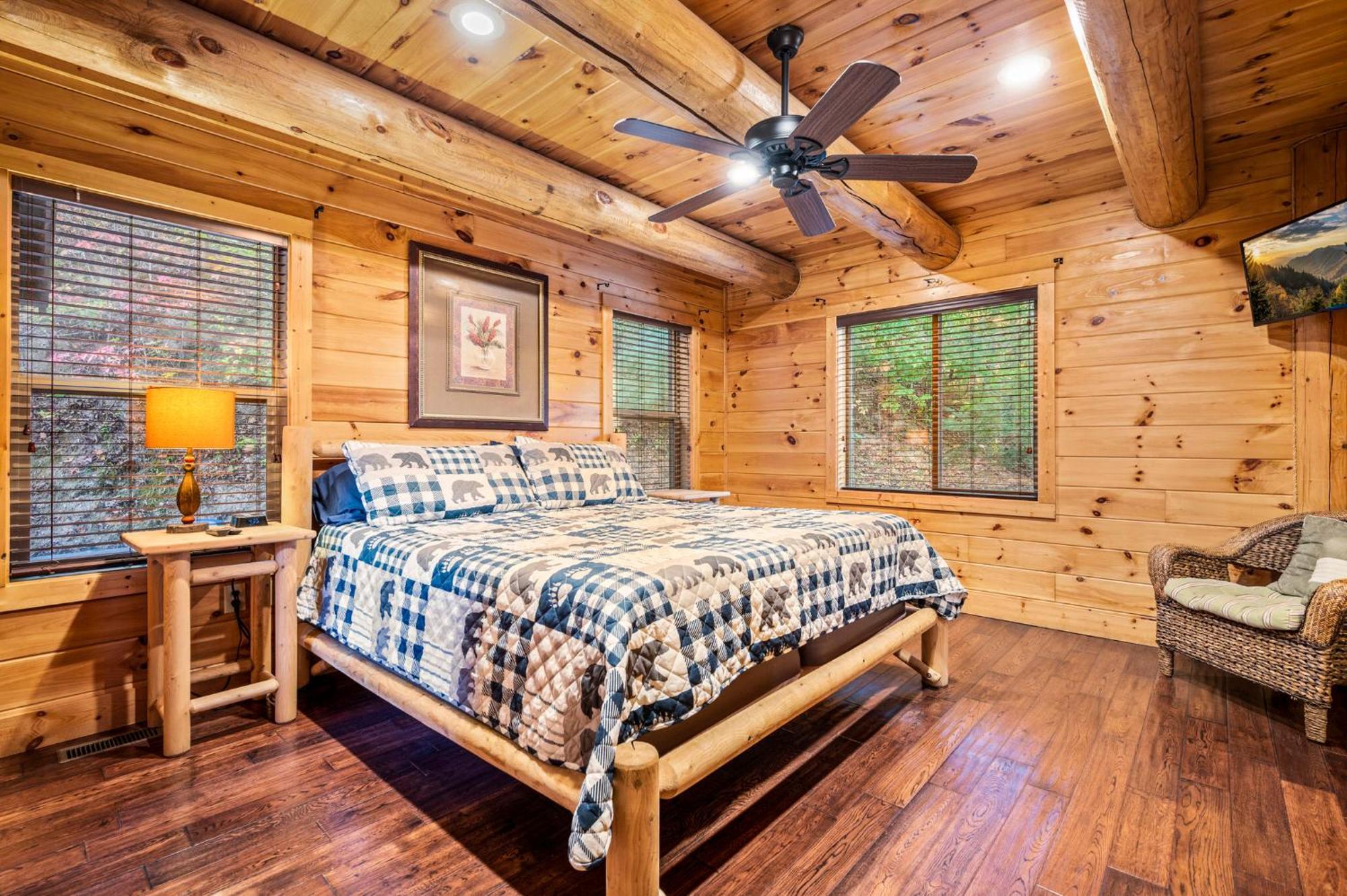 Relaxation Retreat - Pickleball Cabin - Wi-Fi, Fire Pit With Bar, Ev, Game Room, Hot Tub, Pool Access - Mins To Pf Sevierville Exterior foto