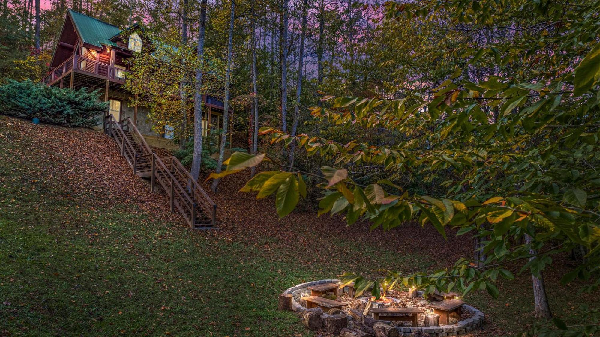 Relaxation Retreat - Pickleball Cabin - Wi-Fi, Fire Pit With Bar, Ev, Game Room, Hot Tub, Pool Access - Mins To Pf Sevierville Exterior foto