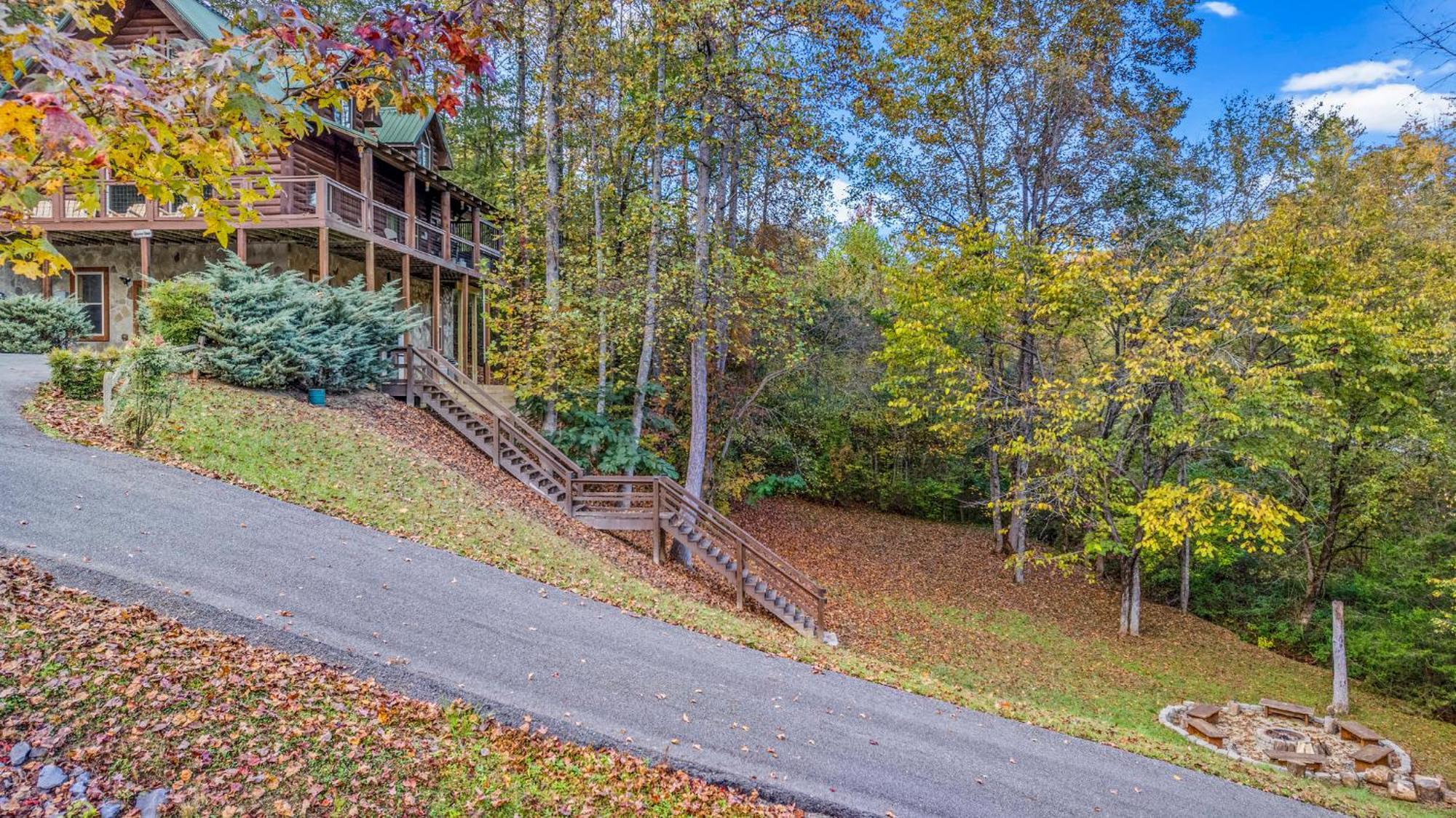 Relaxation Retreat - Pickleball Cabin - Wi-Fi, Fire Pit With Bar, Ev, Game Room, Hot Tub, Pool Access - Mins To Pf Sevierville Exterior foto