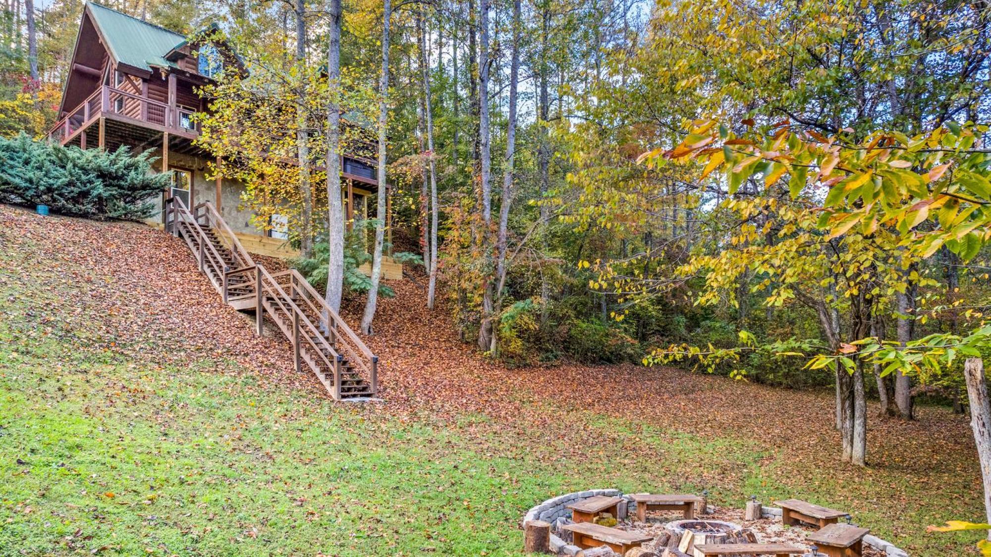 Relaxation Retreat - Pickleball Cabin - Wi-Fi, Fire Pit With Bar, Ev, Game Room, Hot Tub, Pool Access - Mins To Pf Sevierville Exterior foto
